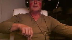 Sexy pop watching ladies online and getting randy