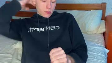 Watch Evgeny Twink's wizened twerk while he fills