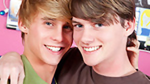 2 Dudes Do Some Sizzling Conversing