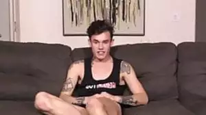 Tattooed twink Bailey Summers uses dildo during an