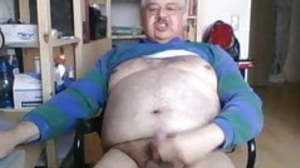 Daddy cums atop cam