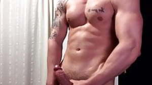 22yo bodybuilder up a quick cumshot on table