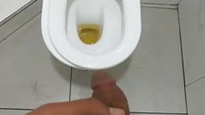 TEEN BOY PEEING IN TOILET