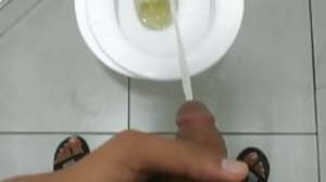 TEEN BOY PEEING Forth TOILET.