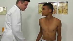 Young gay dude fucks patient after sucking his