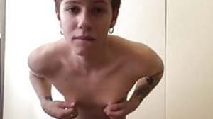 Tattooed twink Gabrix Volpe stuffing big dildo and