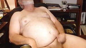 Paterfamilias cums on cam