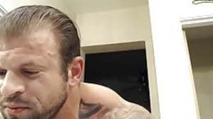 Tattooed muscle daddy show off