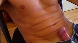 Handsfree Cumshot on belly in jeans