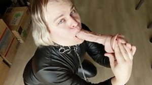 Filial Latex Twink throats dildo, face slapping