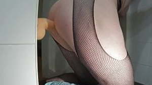 Easy dildo ride with cumshot