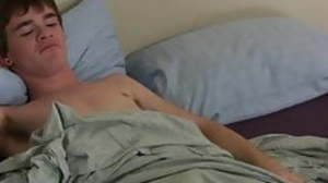 Kinky twink Justin Cross masturbates at near hot