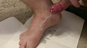 Cum on my feet shger18 Fat cumshot on my toes